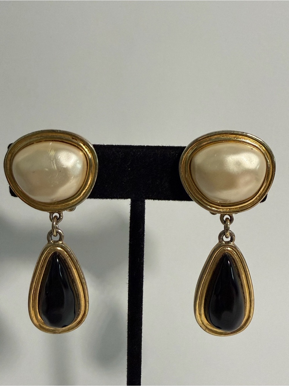 Vintage Carolee Gold-Tone Pearl and Black Drop 2” Clip on Earrings